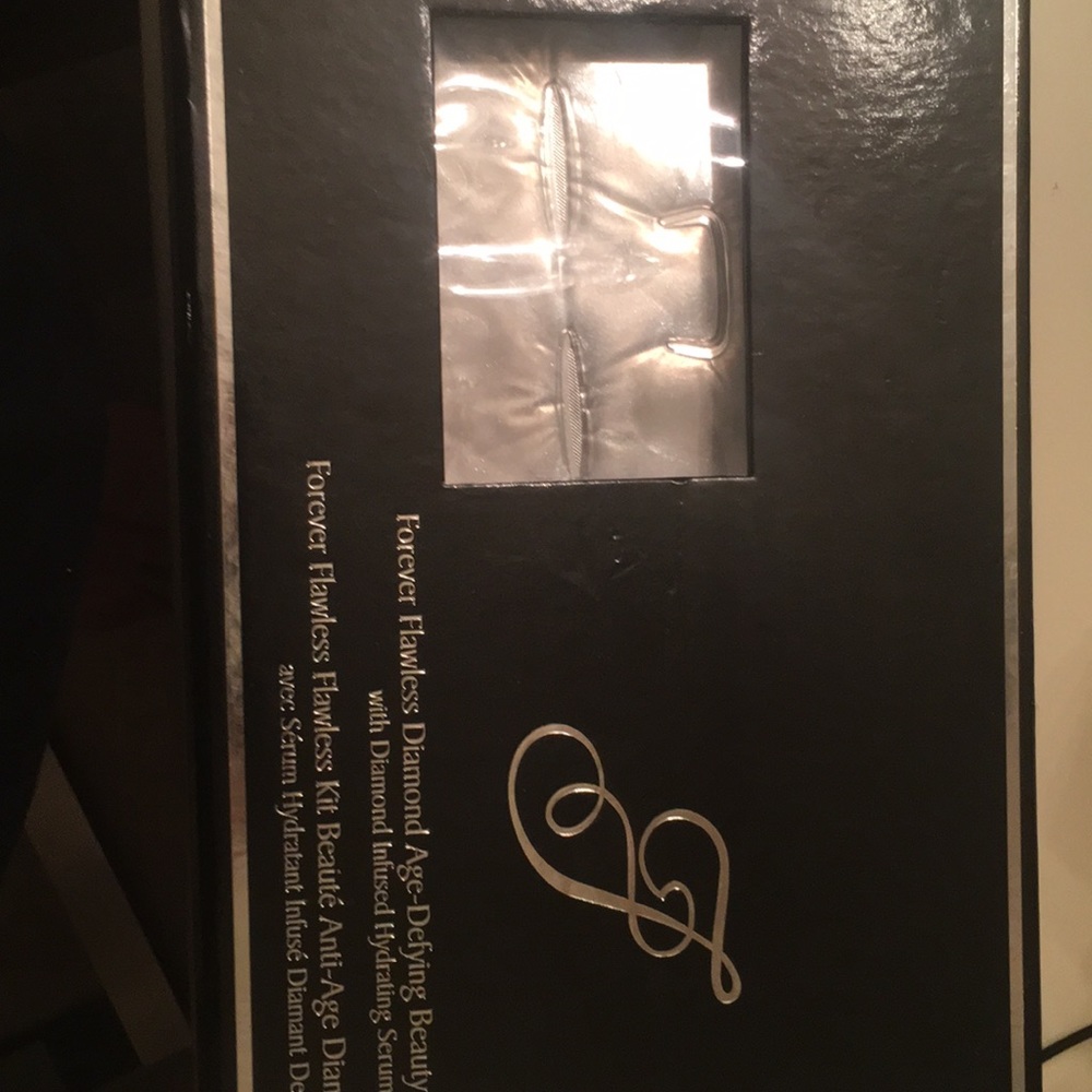 Forever flawless diamond age defying beauty kit